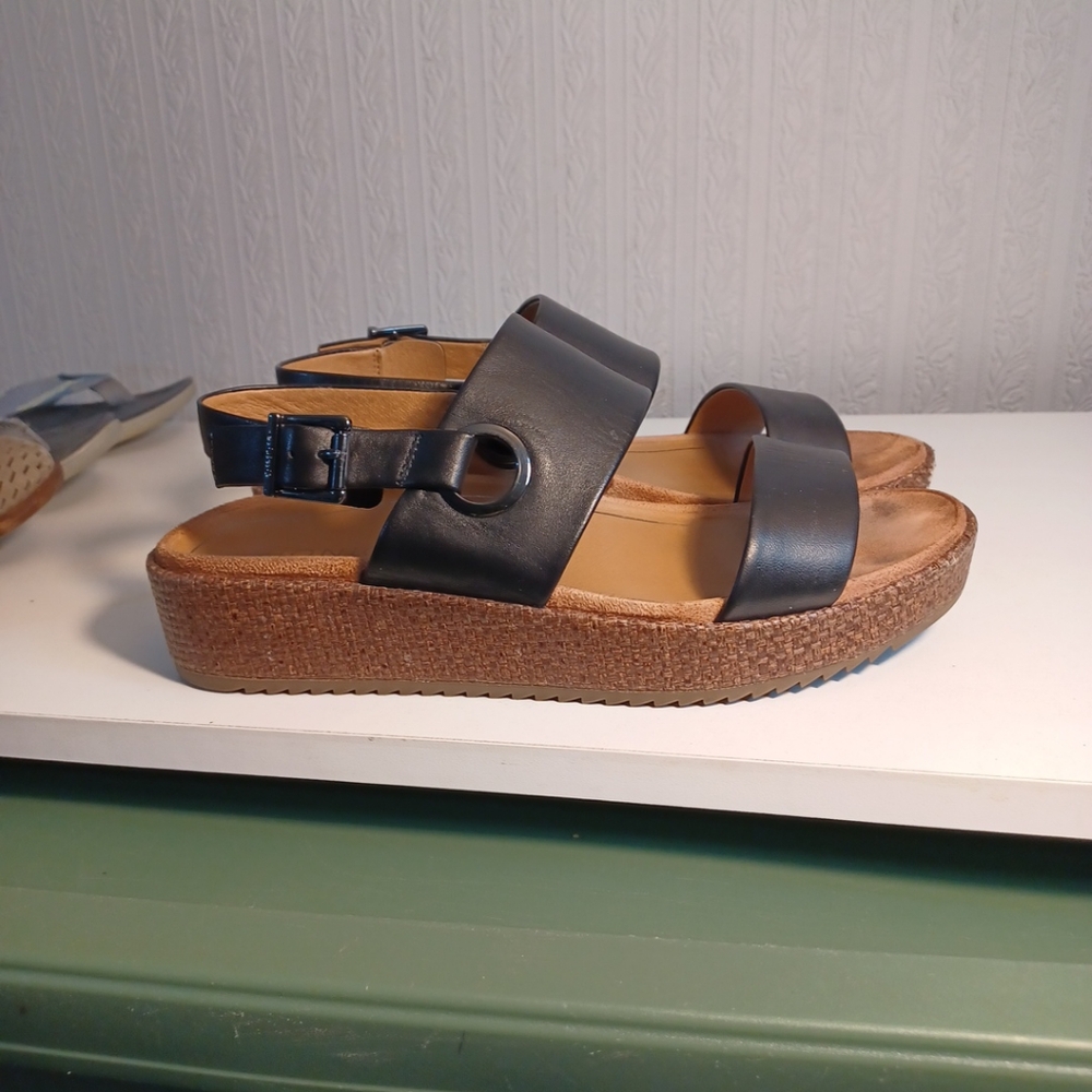 Vionic wedge sandals shoes Womens Size 9